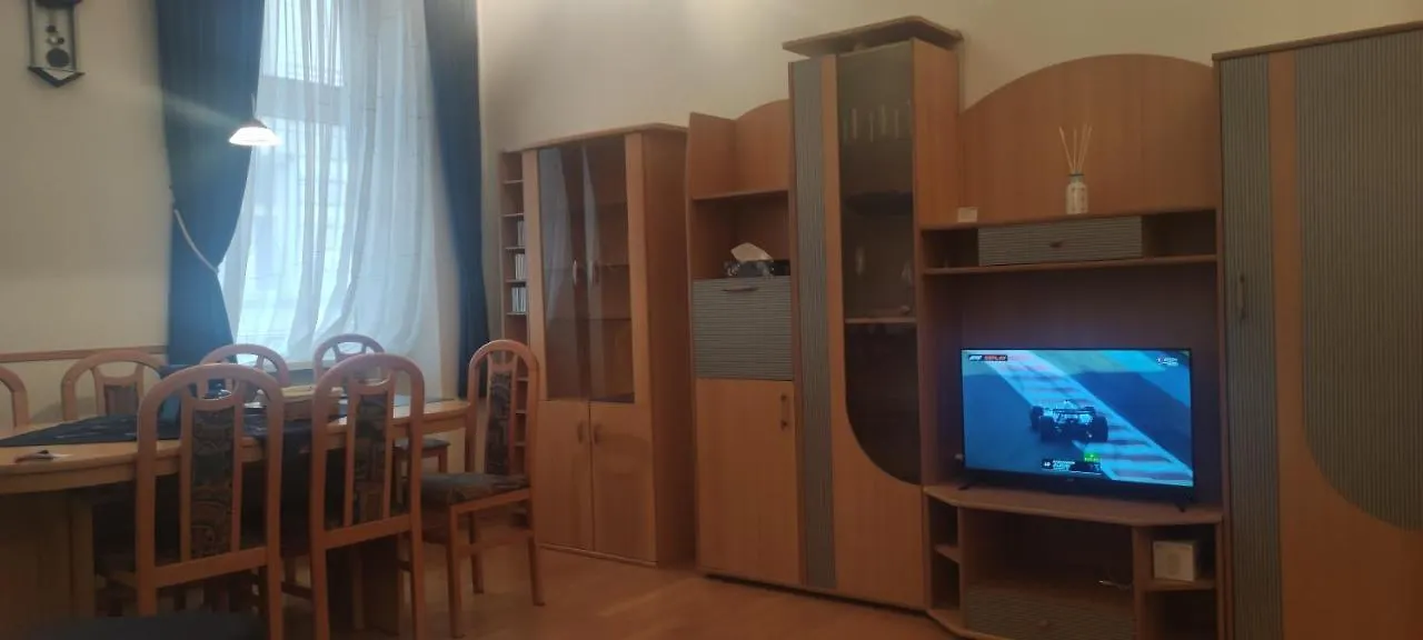 2-Room Appartment Near Westbahnhof Vienna Apartment
